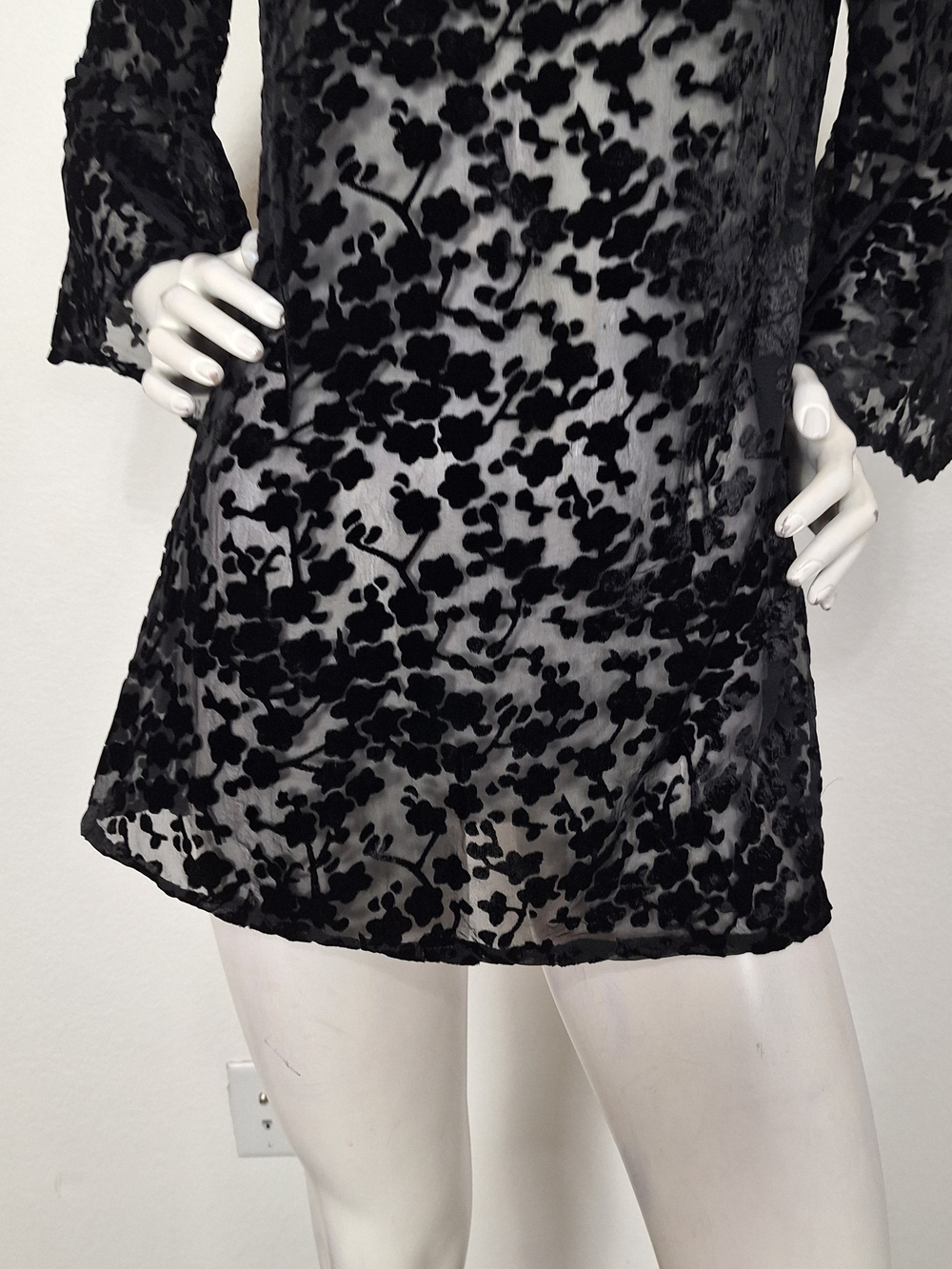 Gypsy Junkies Black Floral Bell Sleeve Whimsigoth Witchy Open Back Blouse Sz S/M - Picture 4 of 13